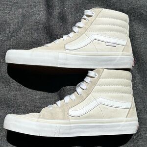 Vans 500714 High Top off-white Suede Sneaker Men 7 / Women 9 Sk8-Hi PRO shoe